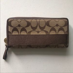 Coach Wallet— Great condition!